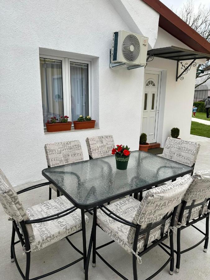 Apartmani Emily & Jully Nikšić Zewnętrze zdjęcie