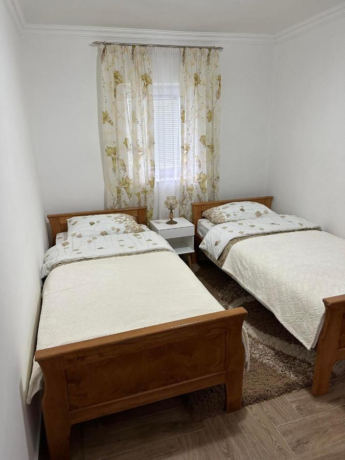 Apartmani Emily & Jully Nikšić Zewnętrze zdjęcie