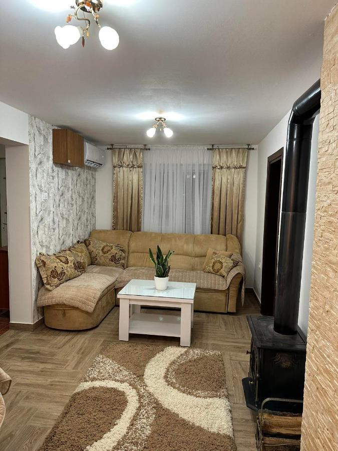 Apartmani Emily & Jully Nikšić Zewnętrze zdjęcie