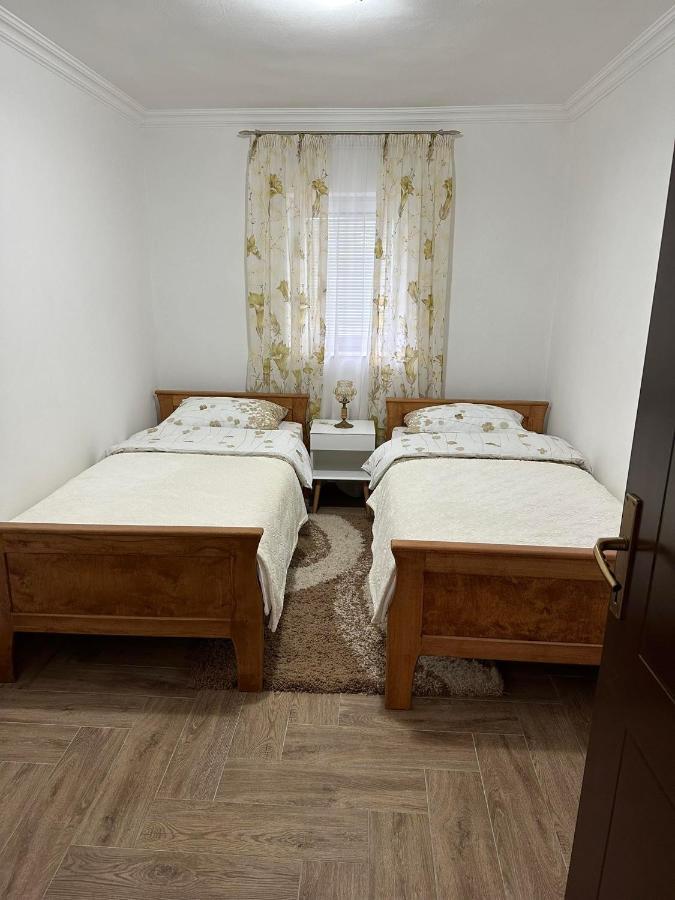 Apartmani Emily & Jully Nikšić Zewnętrze zdjęcie