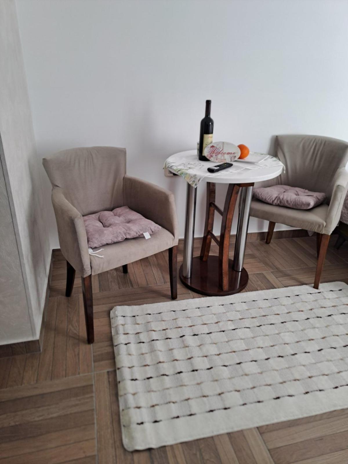 Apartmani Emily & Jully Nikšić Zewnętrze zdjęcie