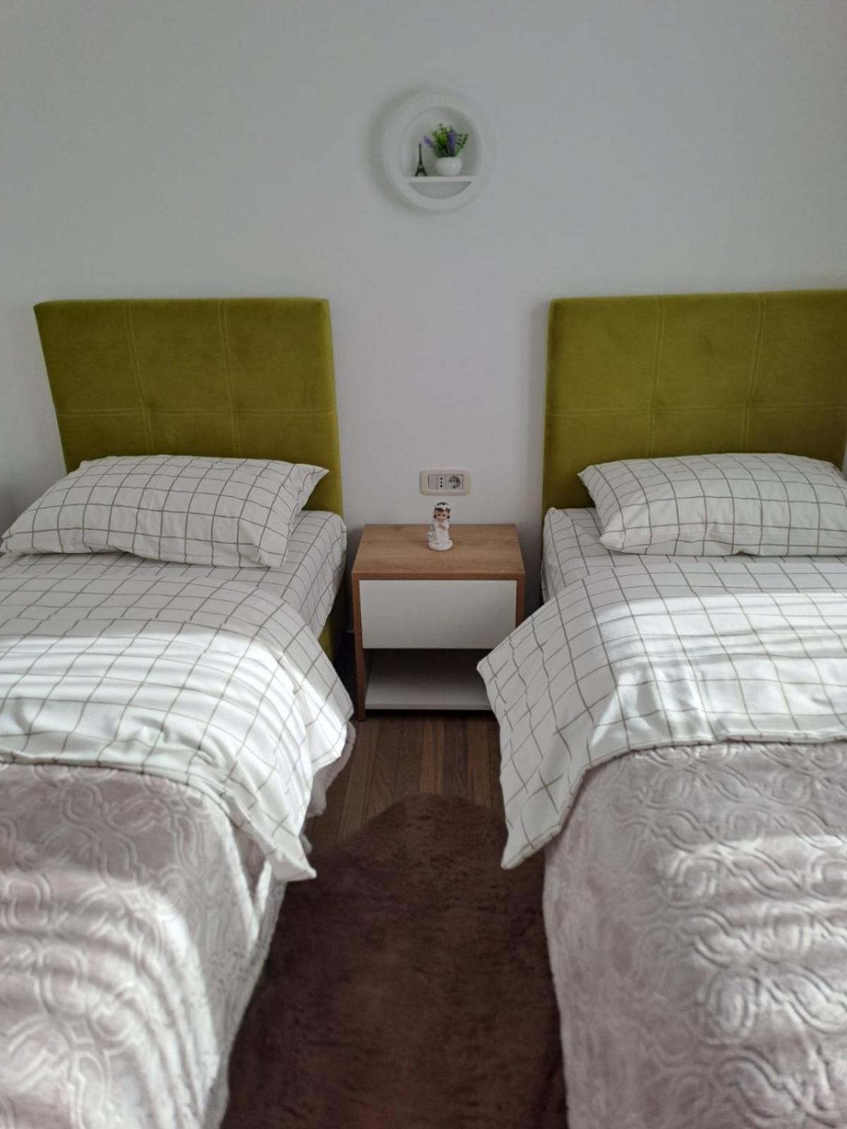 Apartmani Emily & Jully Nikšić Zewnętrze zdjęcie