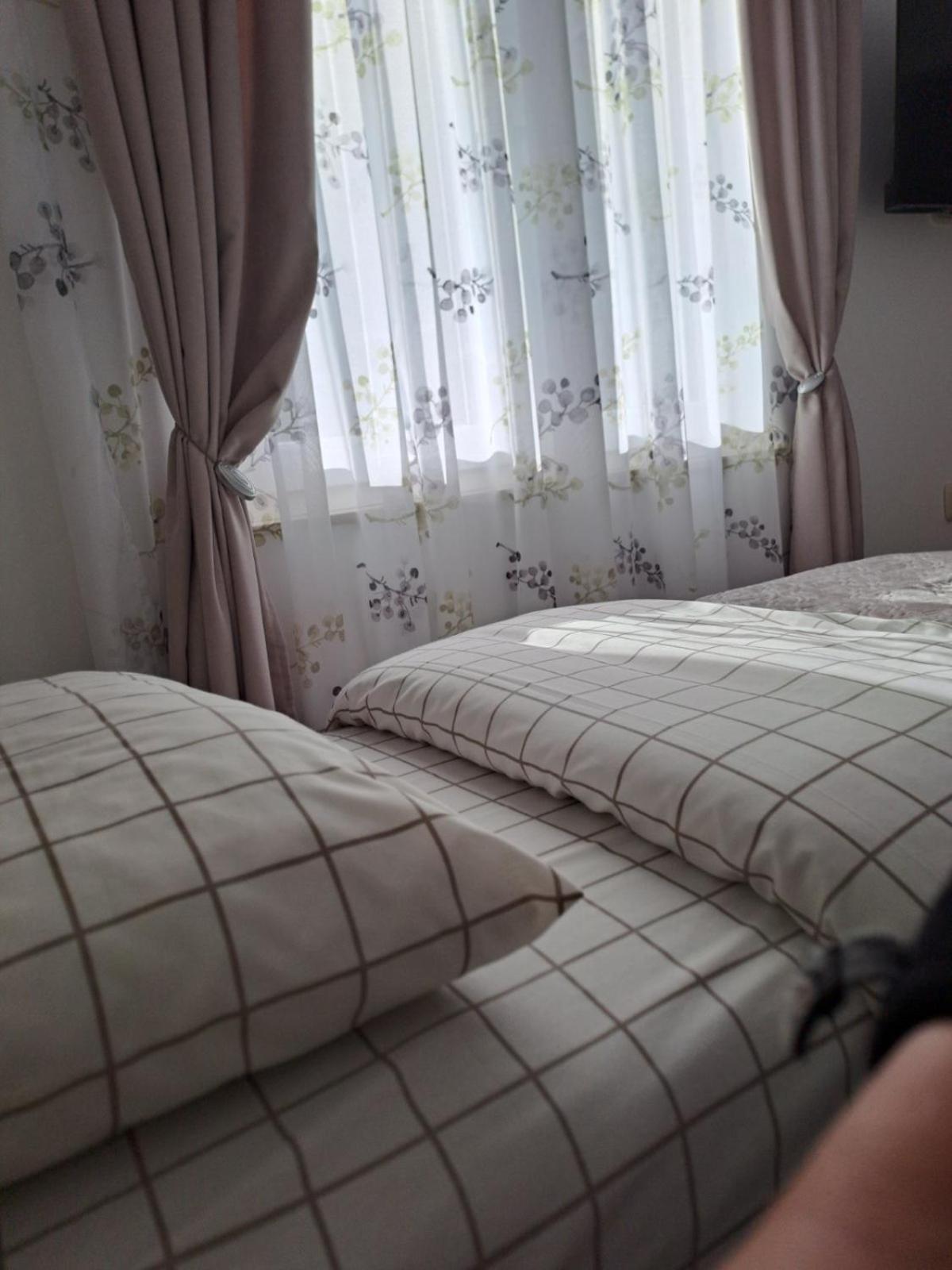 Apartmani Emily & Jully Nikšić Zewnętrze zdjęcie