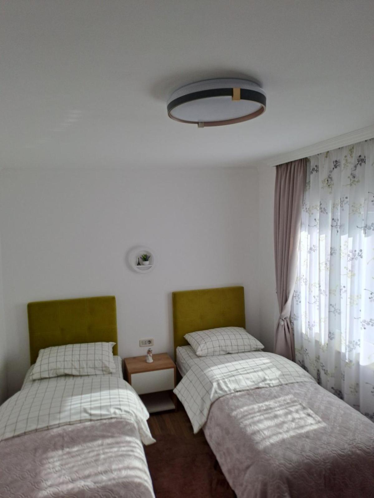 Apartmani Emily & Jully Nikšić Zewnętrze zdjęcie
