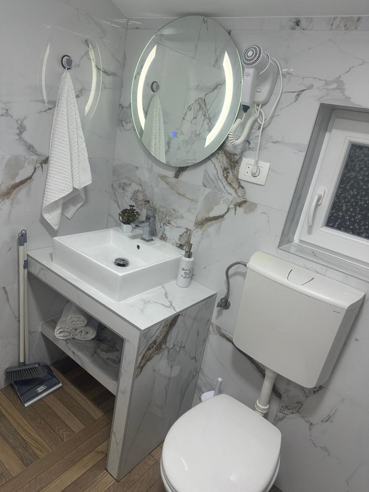 Apartmani Emily & Jully Nikšić Zewnętrze zdjęcie