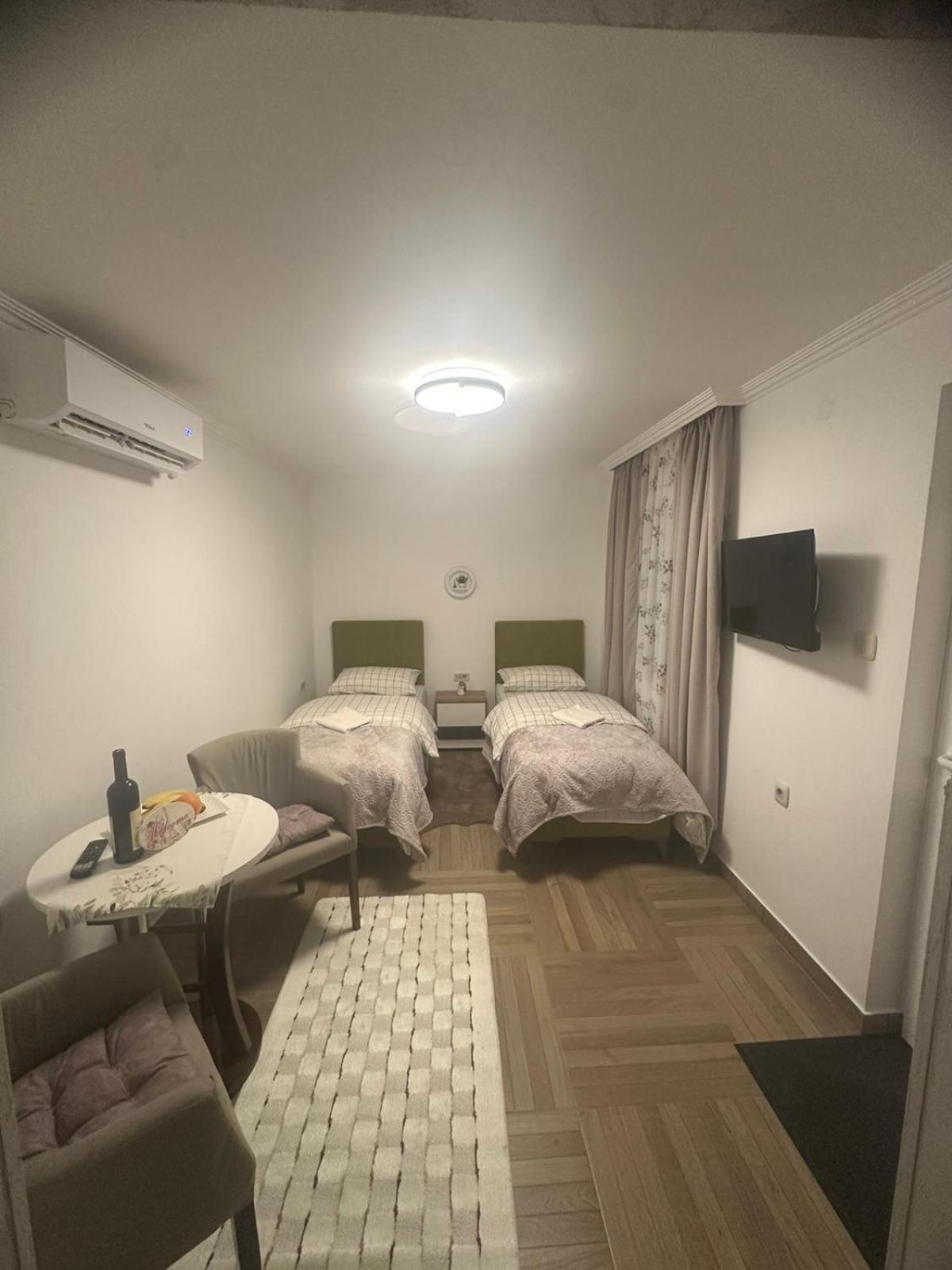 Apartmani Emily & Jully Nikšić Zewnętrze zdjęcie